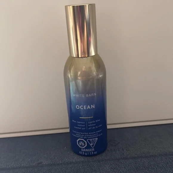🚨2/$8🚨Bath and Body Works White Barn Ocean Scent Room Spray - Picture 1 of 1